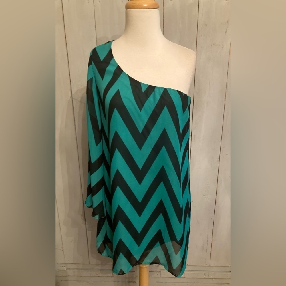 As U Wish Black‎ and ￼ Geometric, One Shoulder Sheer Sleeve Mini Dress Sz M